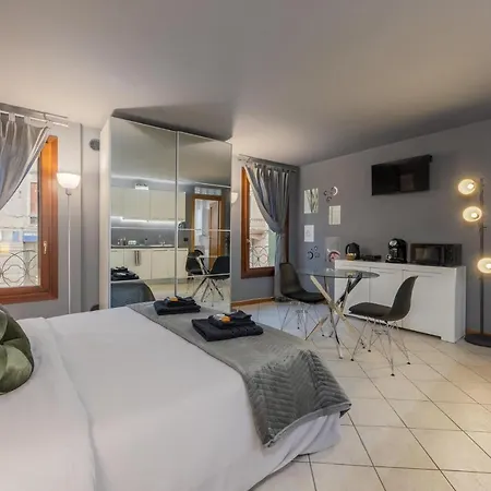 Charme - Parcheggio A 20 Mt - 5 Min Dalla Fiera Di *